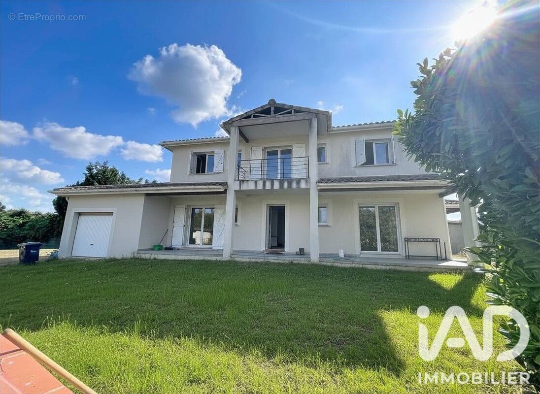 Photo 1 - Maison à MONTBARTIER