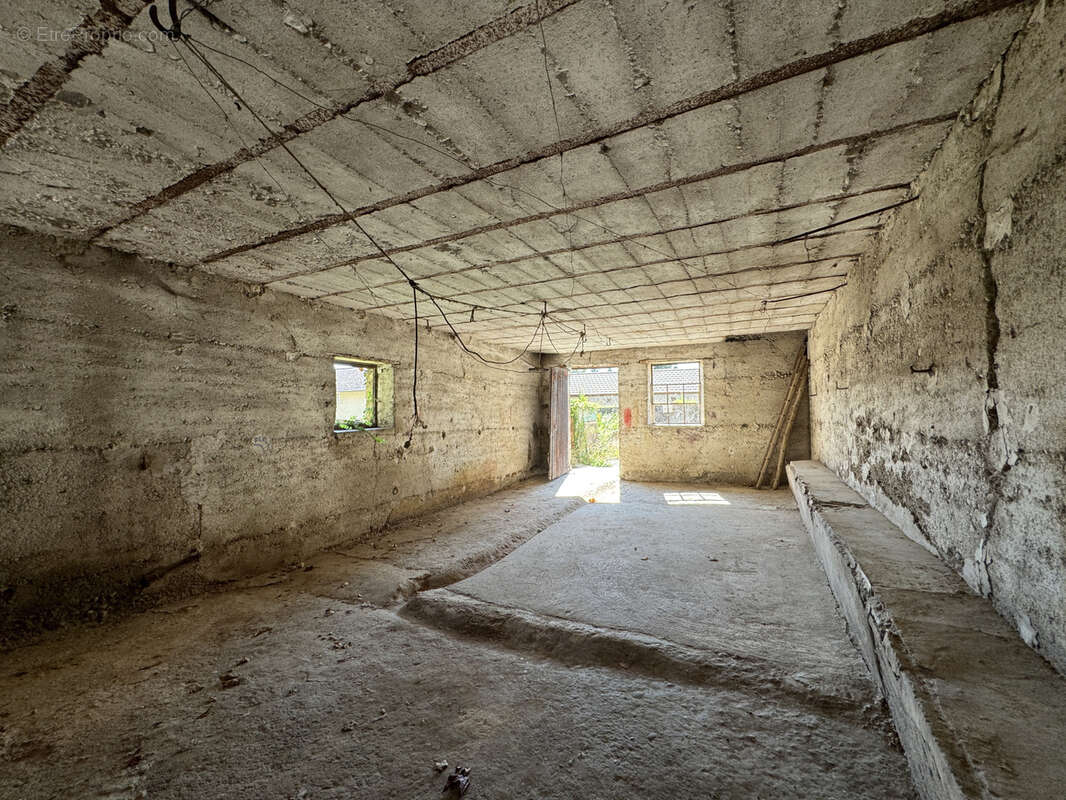 Maison à SAINT-VICTOR-DE-MORESTEL