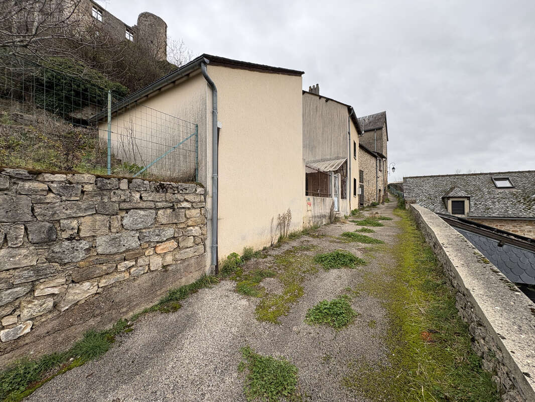 Maison à BERTHOLENE