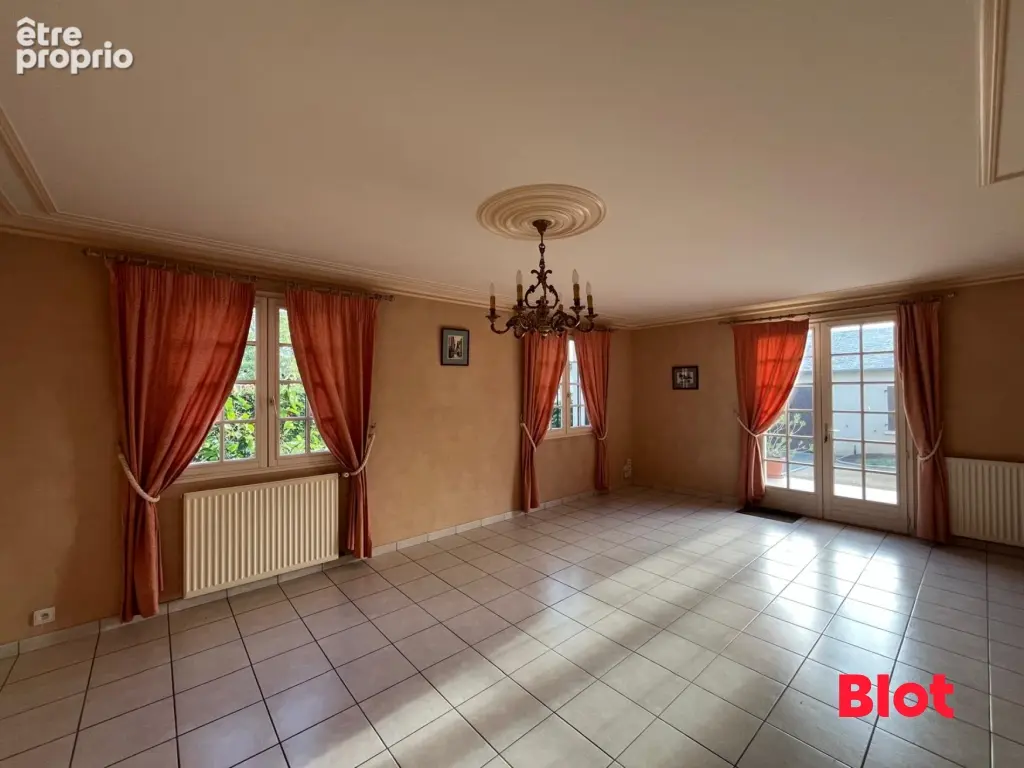 Maison 5 pièces 144 m² à vendre à La Guerche-De-Bretagne (35130) - photo 2