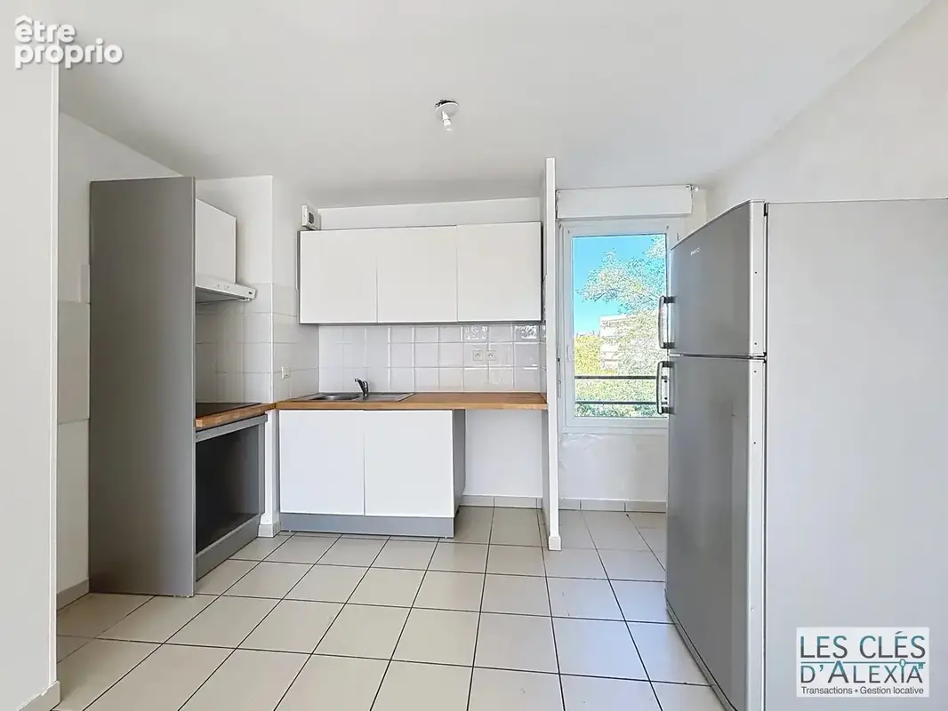 T3 - saint-priest - traversant avec balcon et places de parking - photo 19