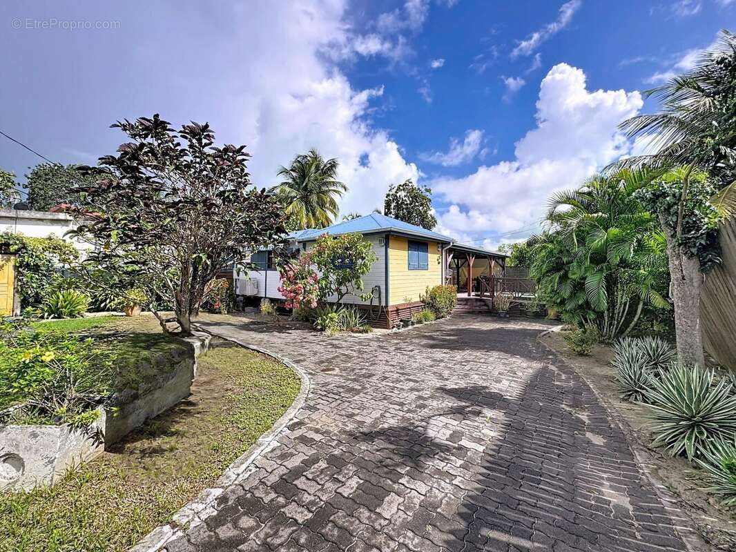 Maison 115 m² à Sainte-Anne  - photo 5