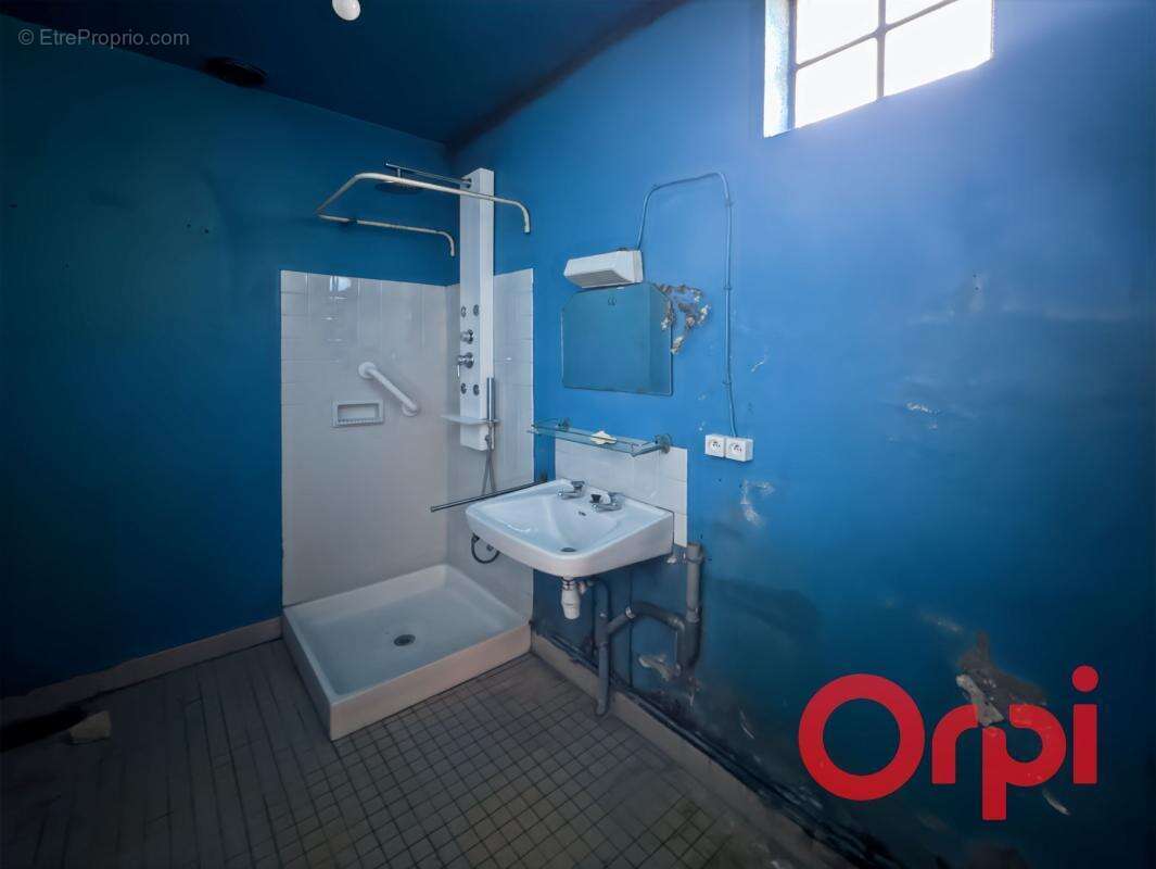 Maison à AINAY-LE-CHATEAU