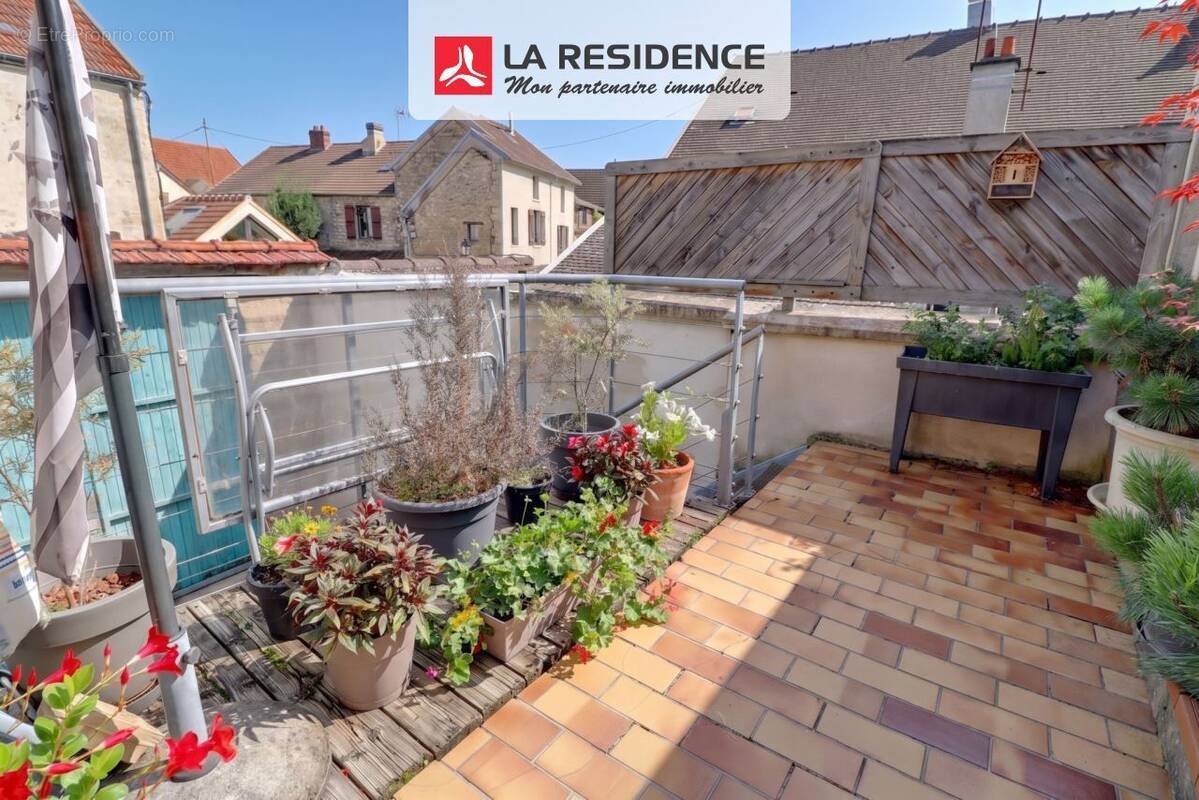 Appartement à NEUVILLE-SUR-OISE