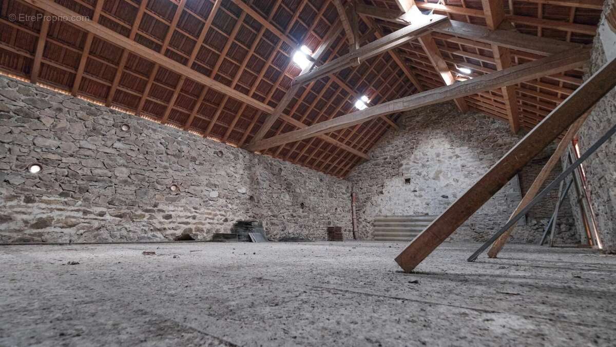 Maison à ROUSSILLON-EN-MORVAN