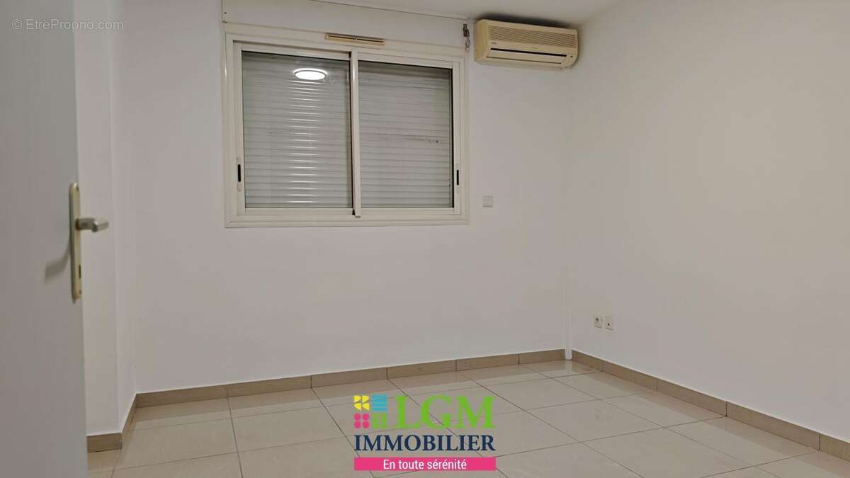 Dernière baisse de prix - T4 de 102 m² avec terrasse et 2 parkings à Sainte-Clotilde - photo 8