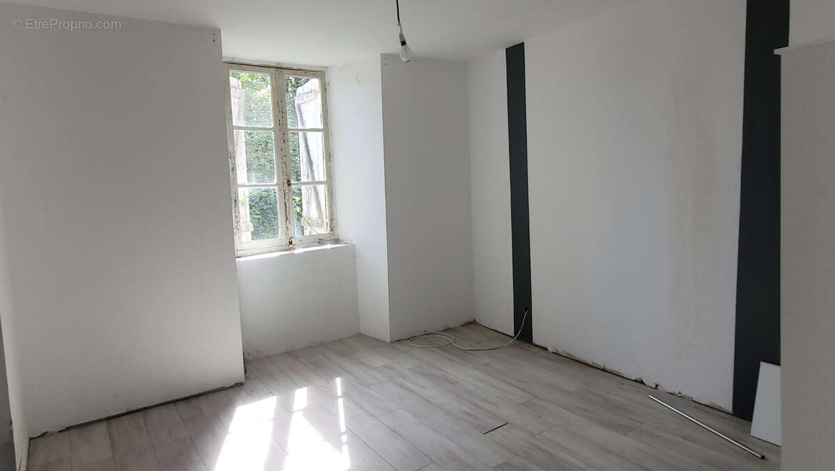 Maison à MAGNAC-BOURG