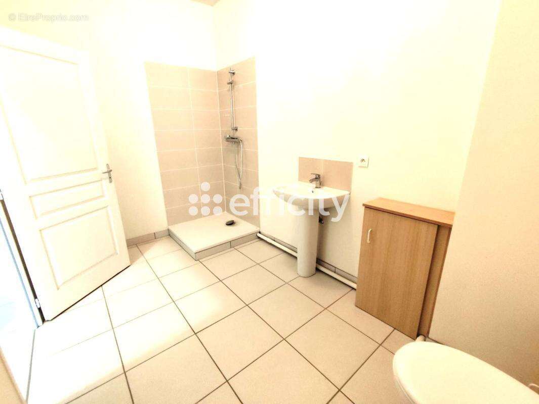 Commerce à TREMBLAY-LES-VILLAGES