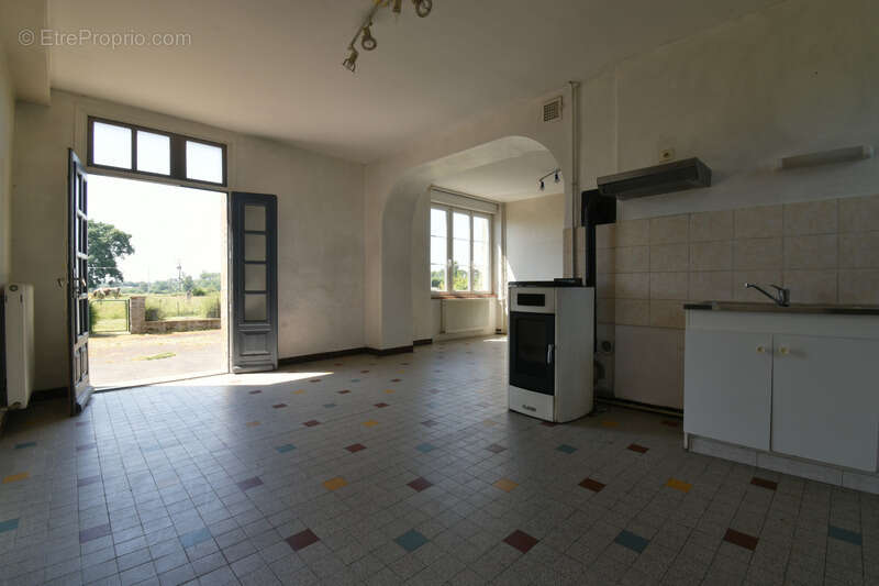 Maison 76 m² à Saint-Fraimbault  - photo 6