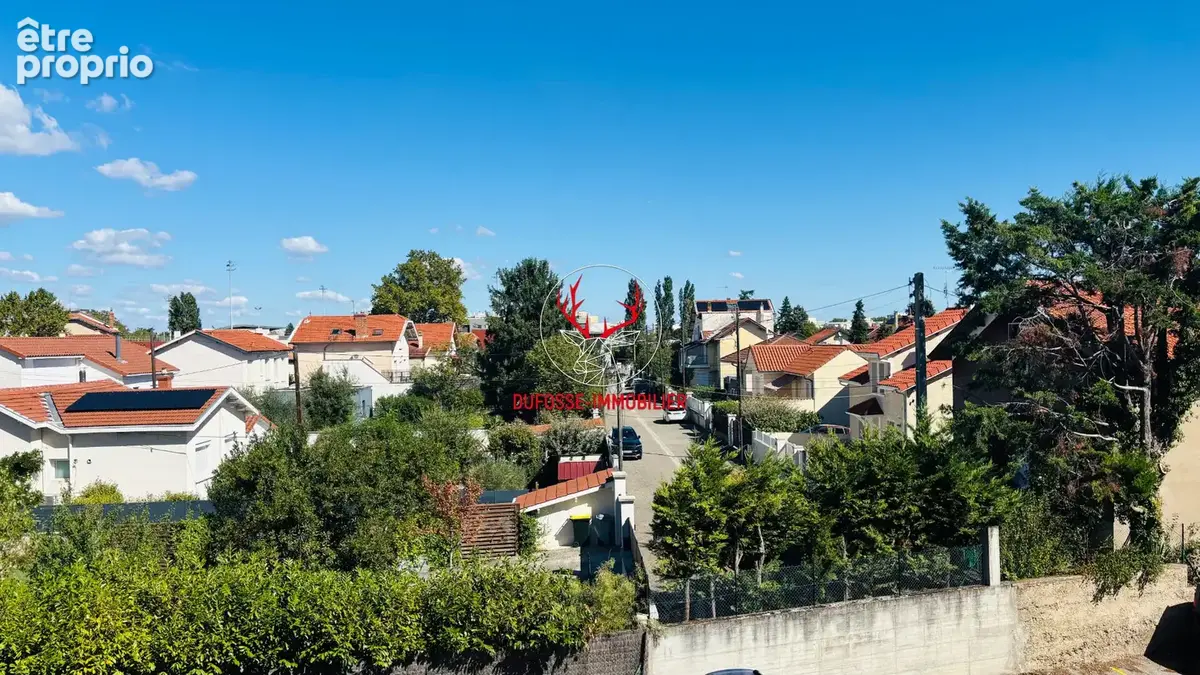 Appartement traversant 78m² avec balcon, cave et garage - Bron centre (69500) - photo 7