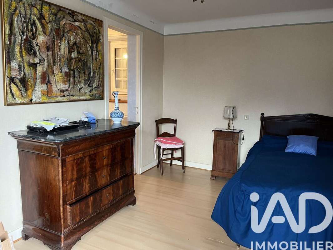 Maison 216 m² à Laval-De-Cere  - photo 3