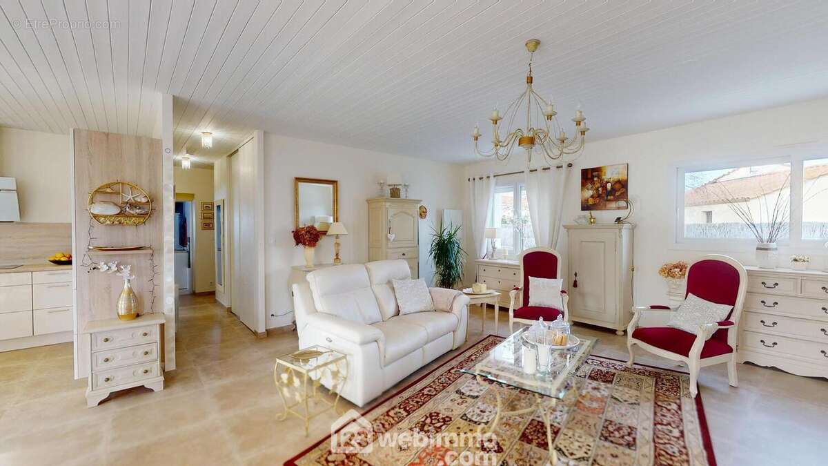 Belle pièce de vie lumineuse. - Maison à JARD-SUR-MER