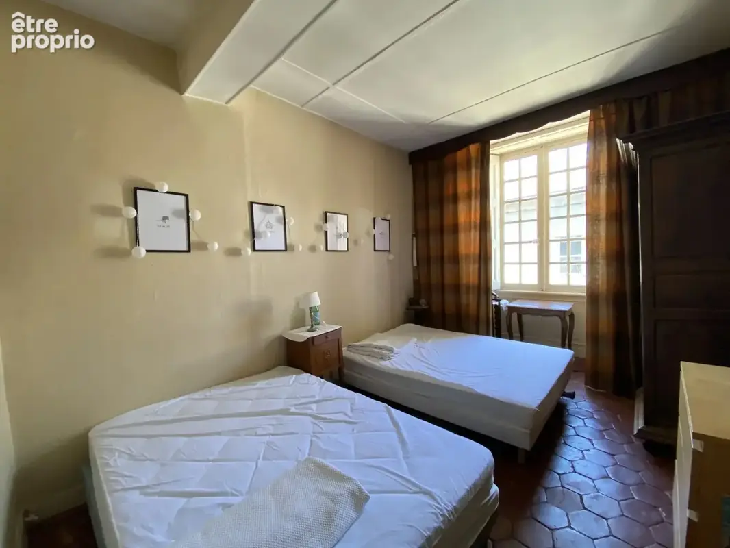 Demeure de caractère au Dorat – Une maison avec un joli jardin et un garage - photo 9