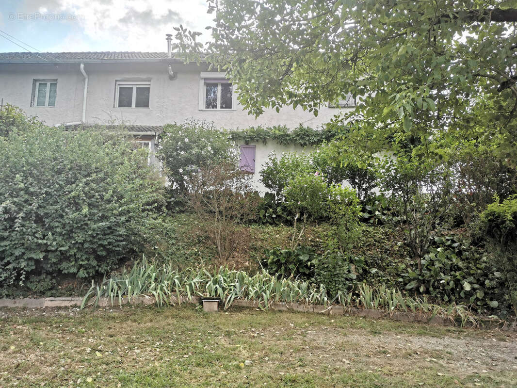 Maison à SERRIERES-DE-BRIORD