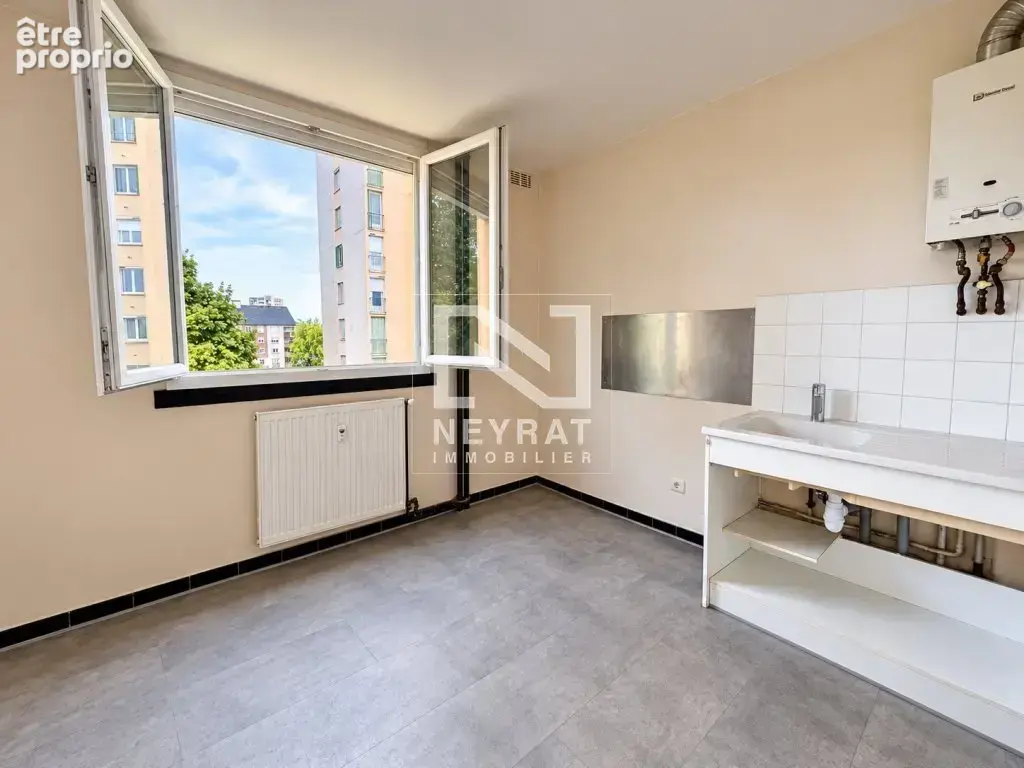 Appartement rénové deux chambres + dressing - photo 3