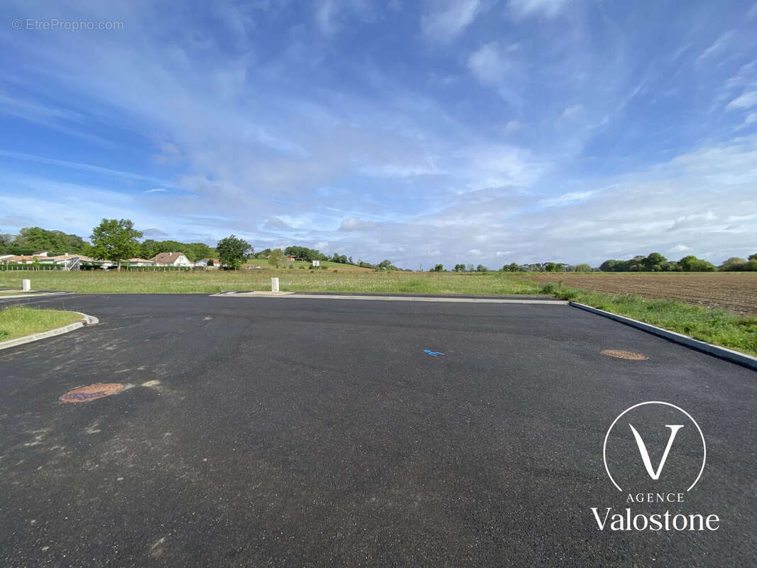 Terrain à MIRAMONT-SENSACQ