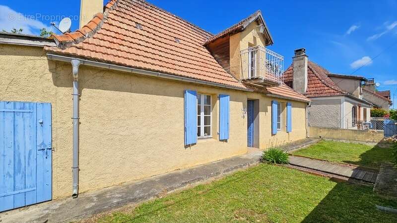 Maison à LEMBEYE
