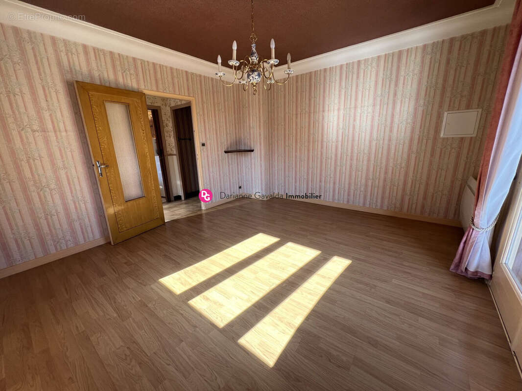 Maison à DECAZEVILLE