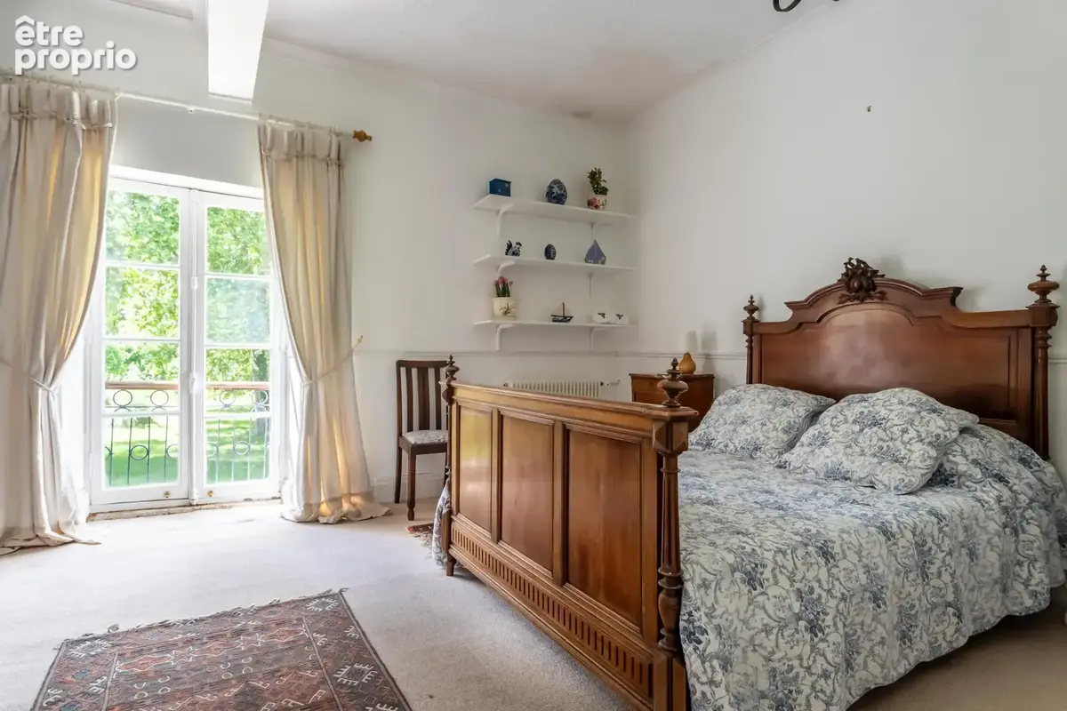 Château avec annexes, piscine, court de tennis et garages - photo 61