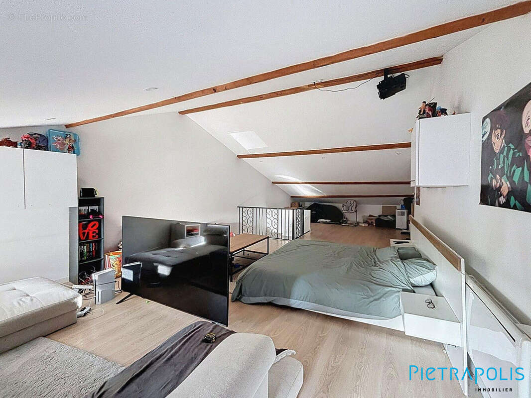 Chambre de 45 m2 divisible - Maison à TARARE