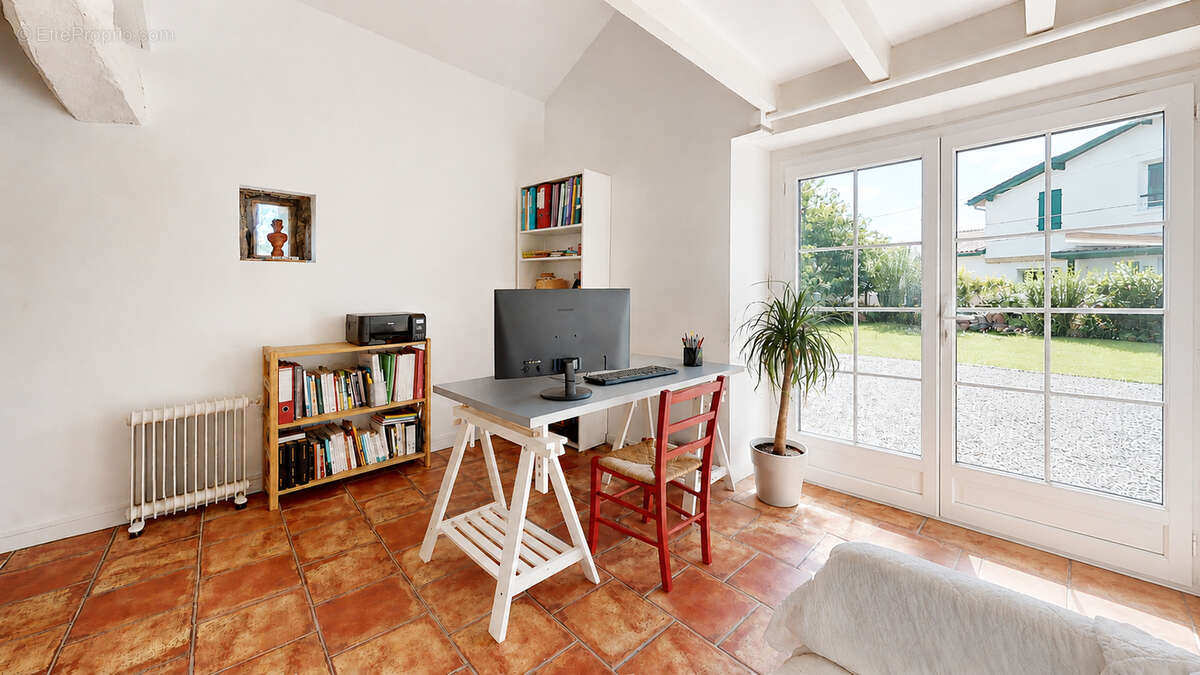 Maison à LARRESSORE