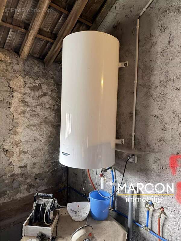 Maison à LE BOURG-D'HEM