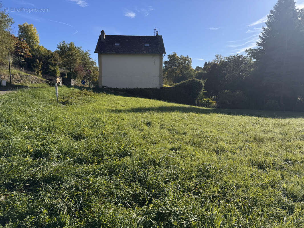 Terrain à DONZENAC