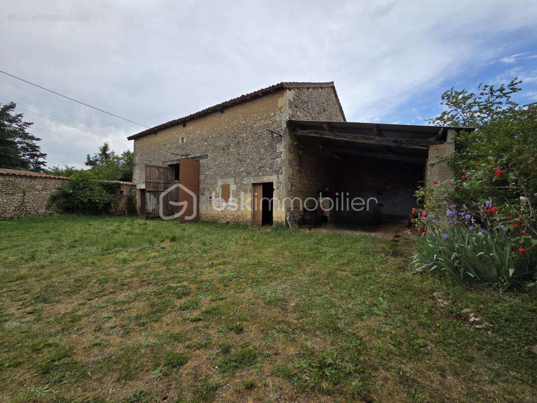Maison à LIMALONGES