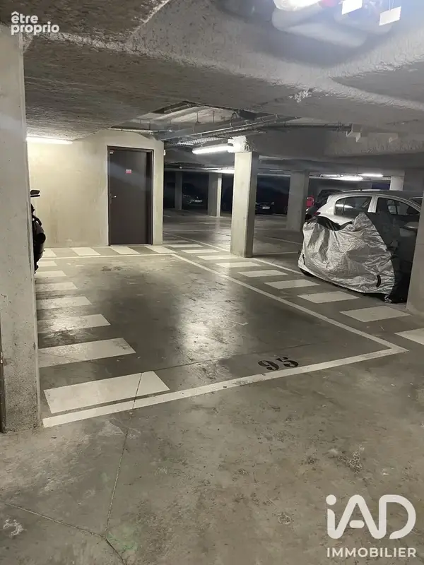Photo 1 - Parking à CERGY