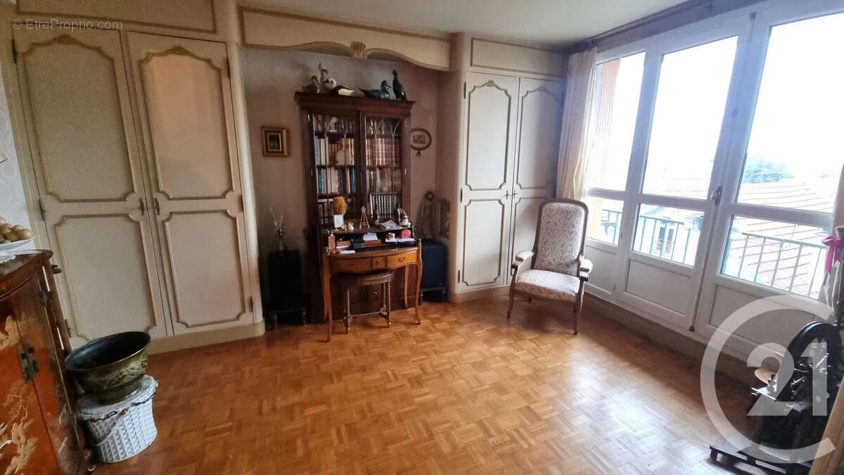 Appartement à SAINT-MAUR-DES-FOSSES