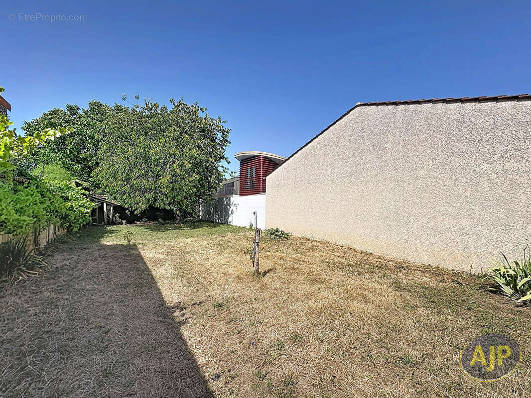 LUCON CENTRE - Maison 2 chambres - 65 m² - photo 8
