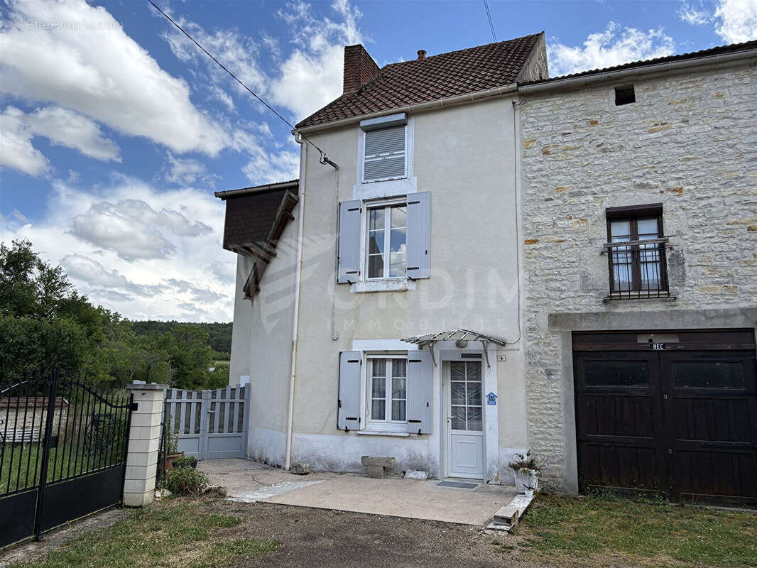 Maison à LUCY-SUR-CURE