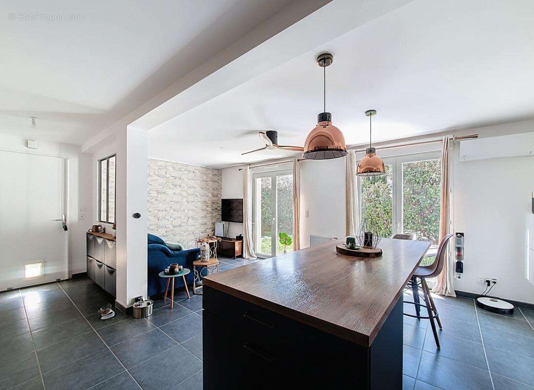 Maison à SEREZIN-DU-RHONE