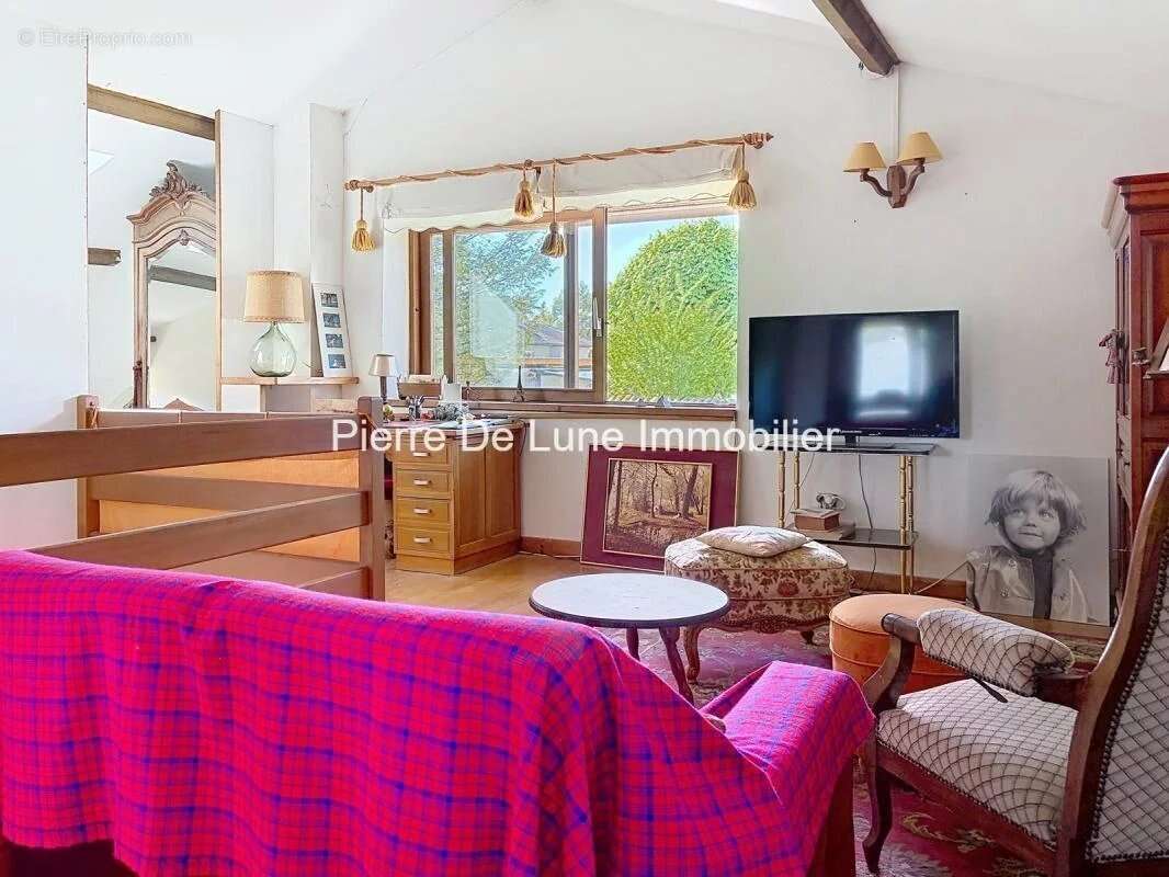 Maison de caractère avec piscine proche de Pérouges - photo 11