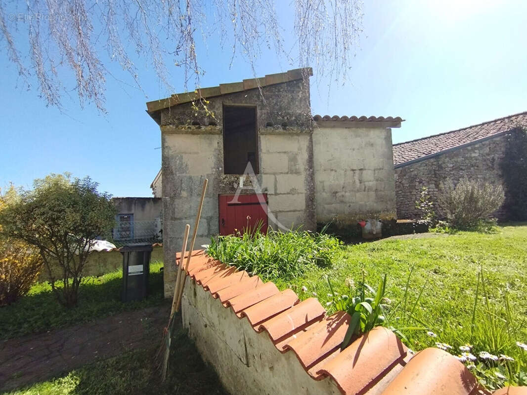Maison à GEAY