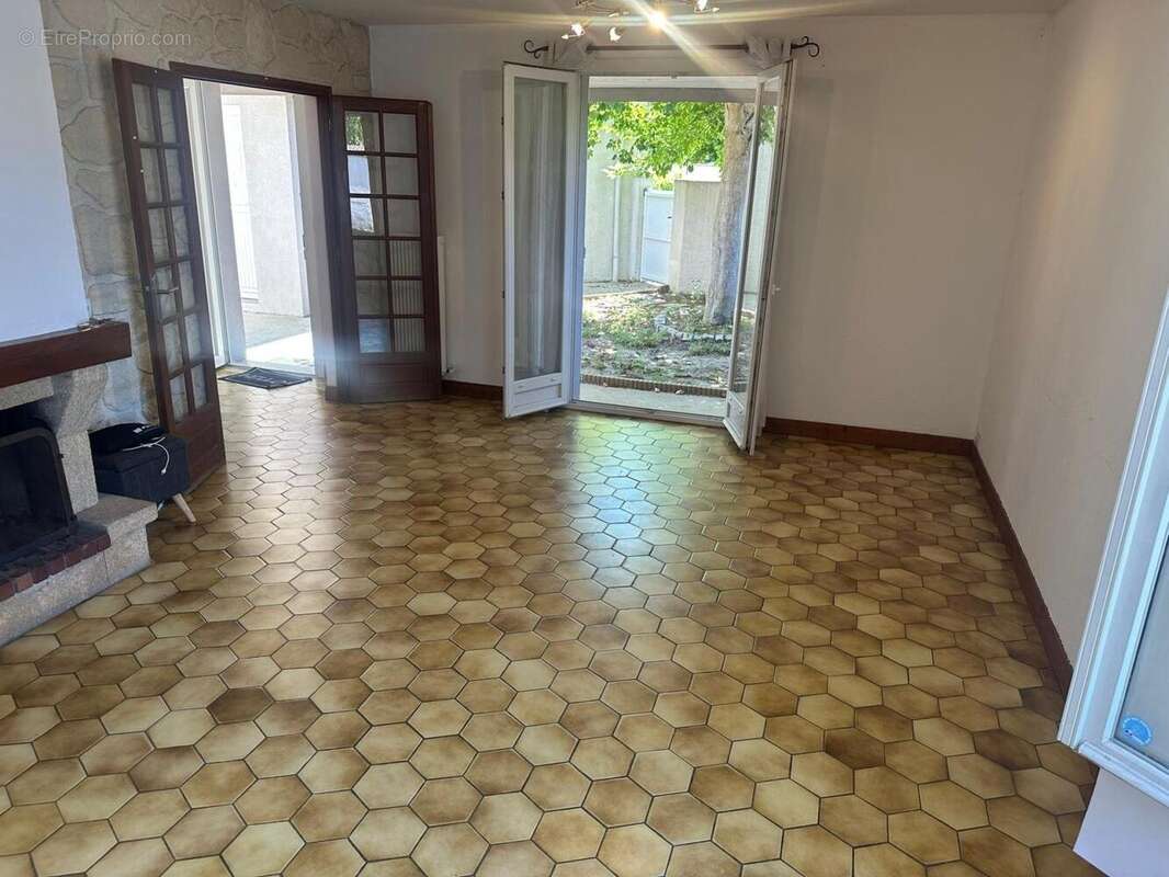 Maison 110 m² à Combs-La-Ville  - photo 8