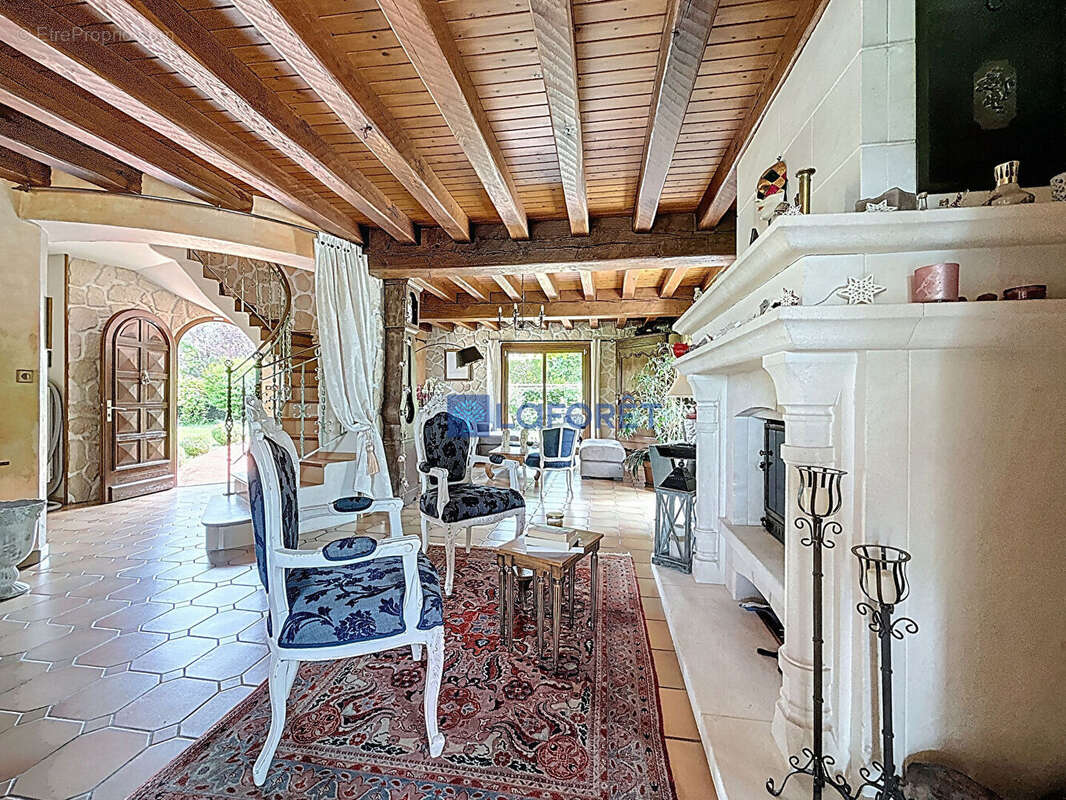 Maison à CONDE-SAINTE-LIBIAIRE