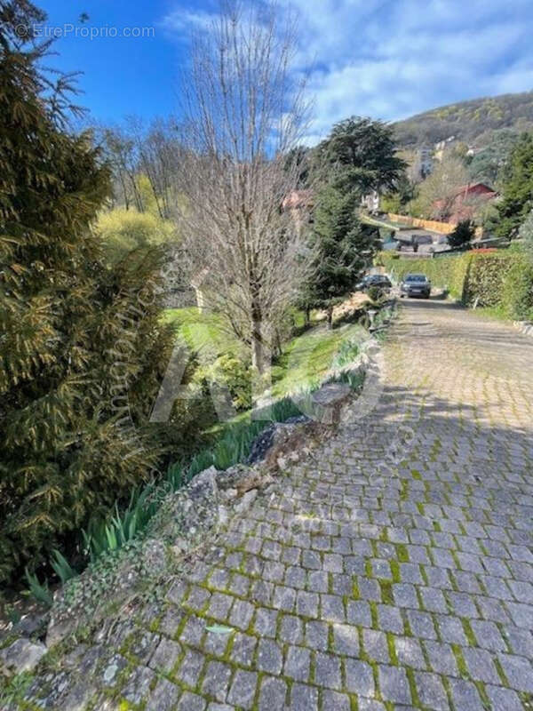 Maison à COUZON-AU-MONT-D'OR