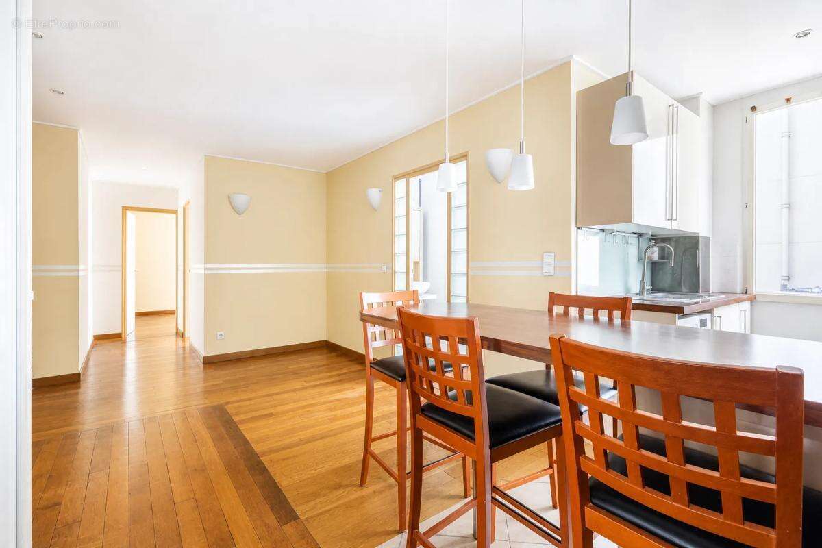 Appartement à PARIS-10E