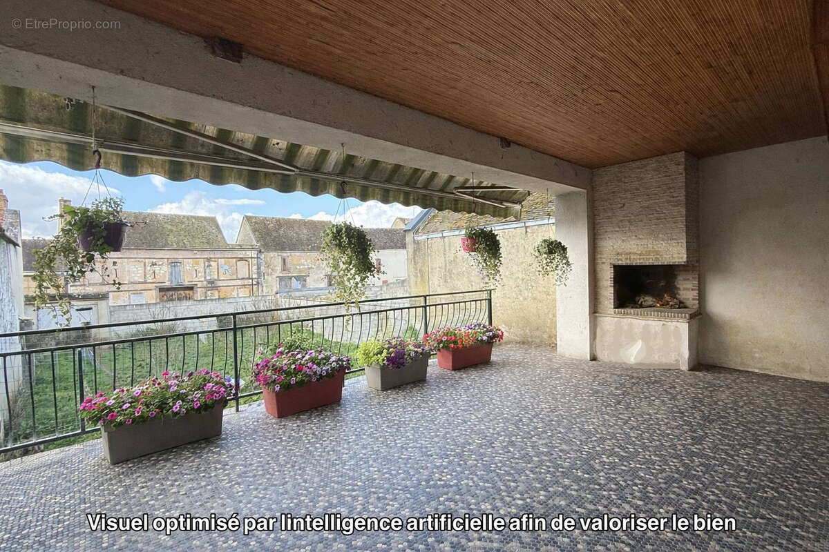 Maison à VILLENEUVE-L'ARCHEVEQUE