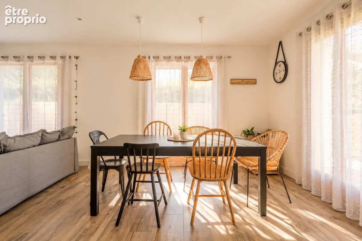Maison individuelle rénovée avec piscine, garage et extérieur sans vis-à-vis - photo 2