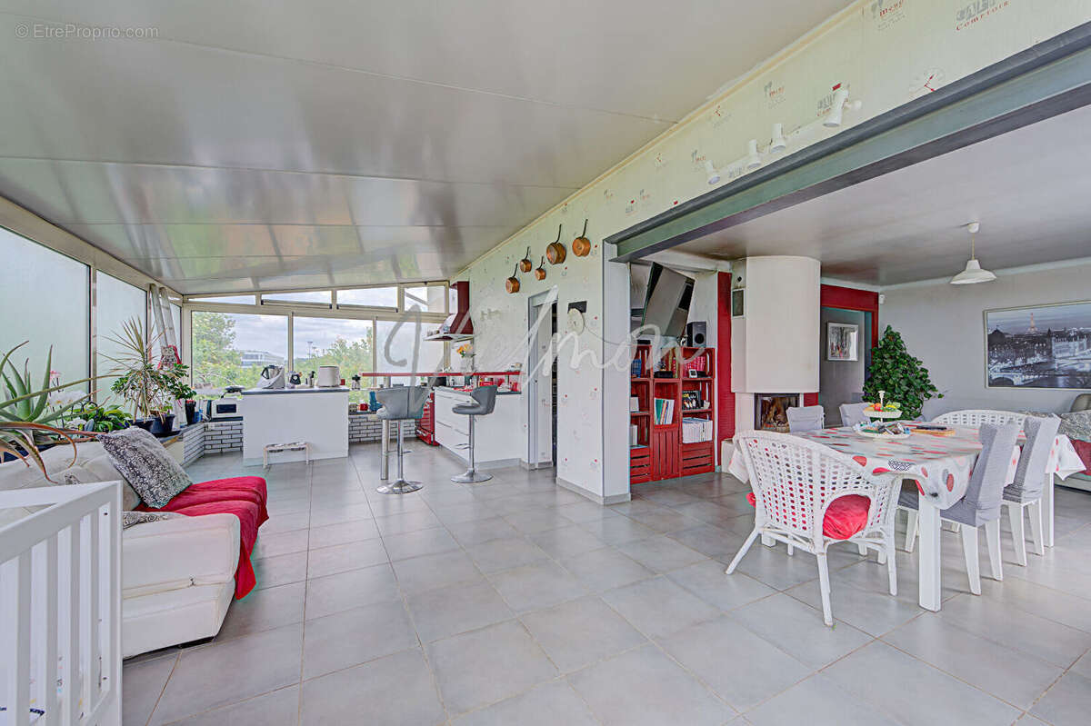 Maison spacieuse 8 pièces à vendre à Poissy - La Maladrerie - photo 3