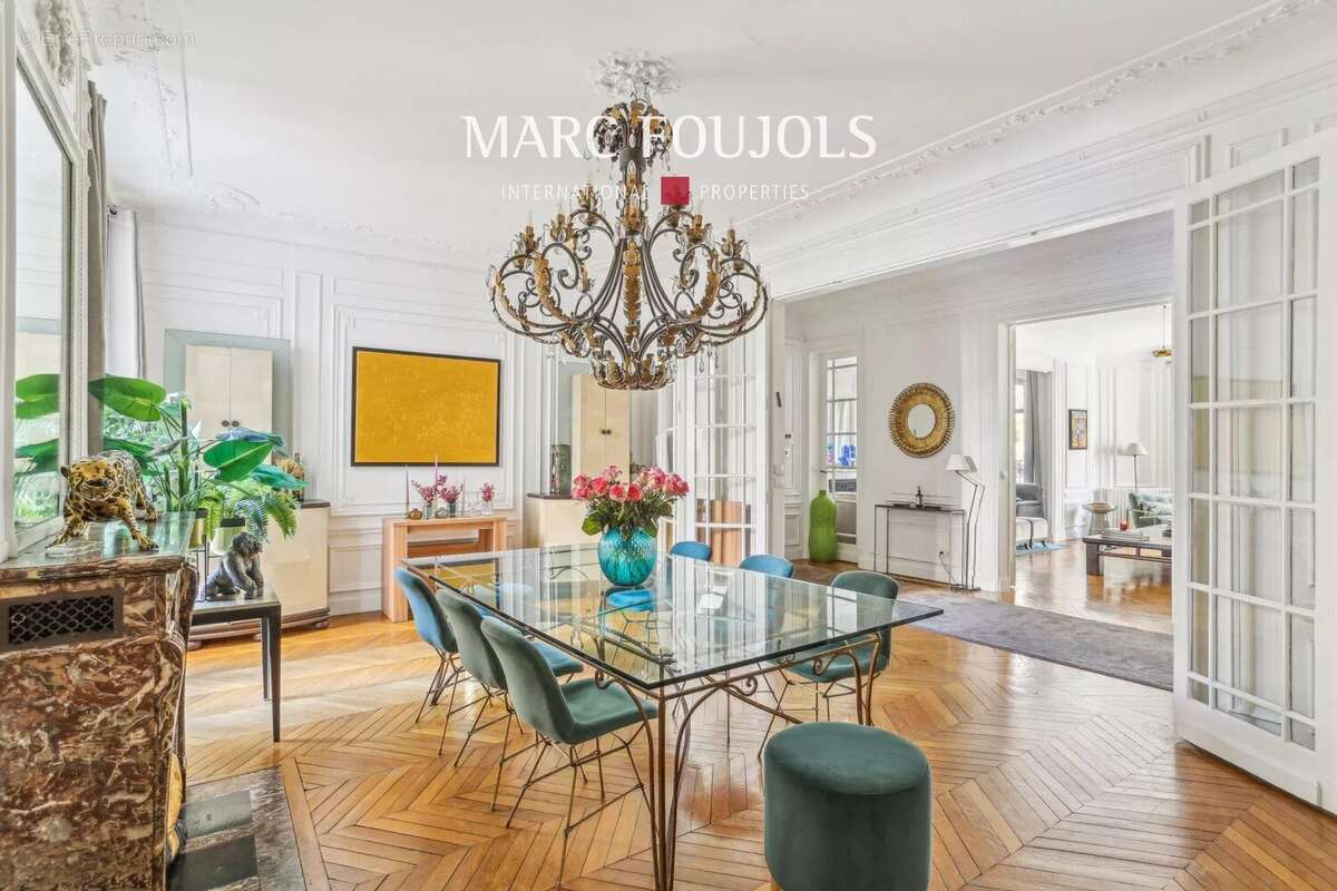 Appartement à PARIS-16E