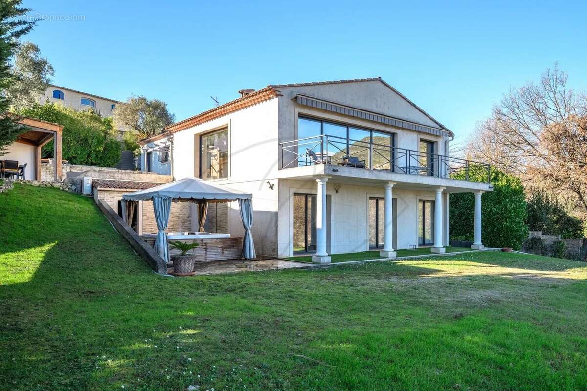 Maison à LA GAUDE