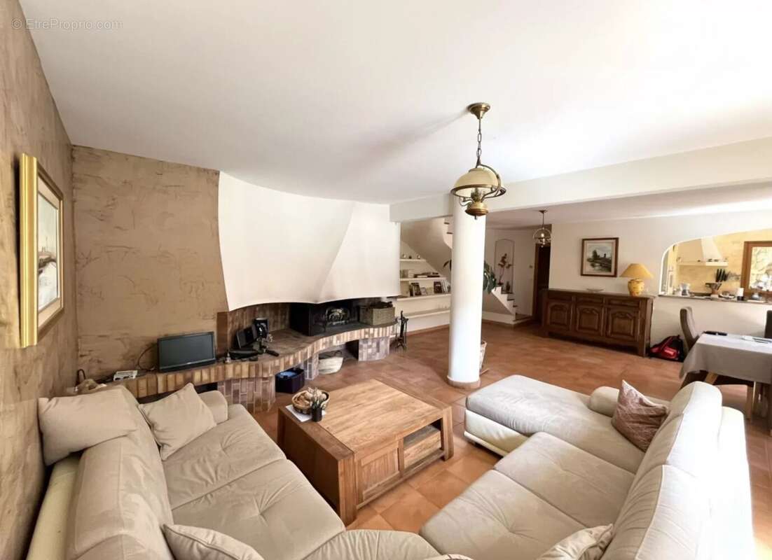 Maison à EZE