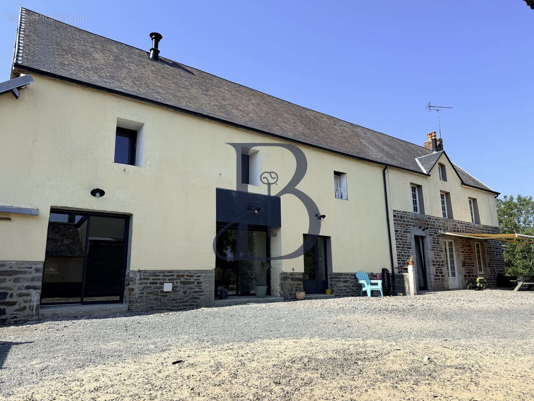 Maison à CERENCES
