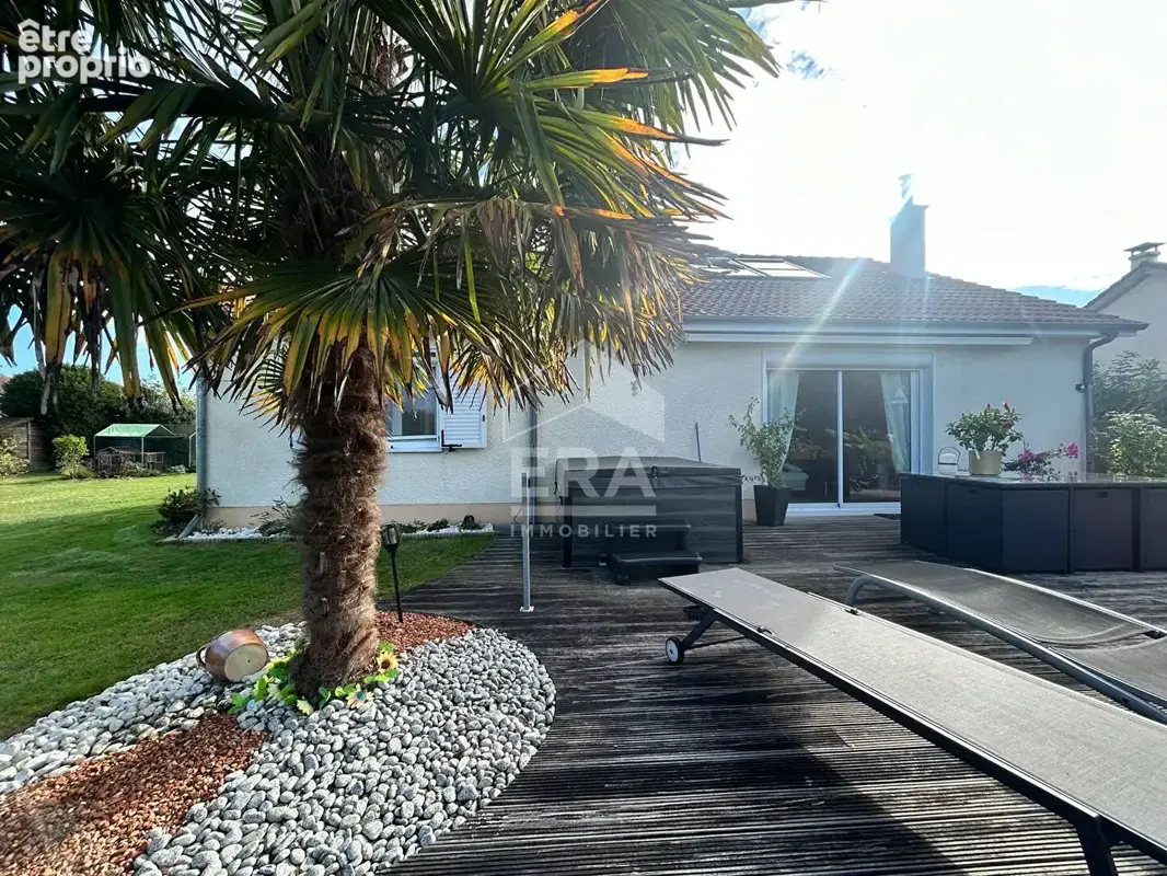 Maison plain pied 122m2 Saint Pavace , 3 chambres, garage et grand terrain - photo 1
