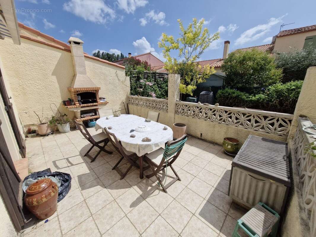 Maison à SAINT-LAURENT-DE-LA-SALANQUE