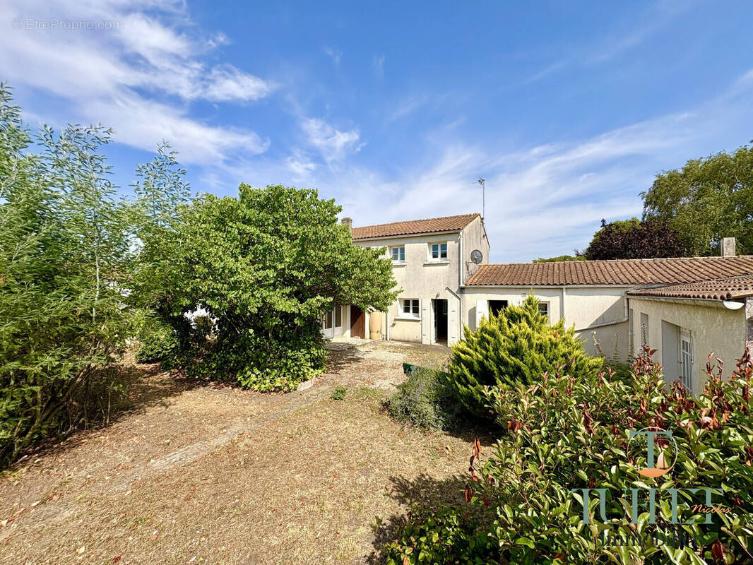 Maison à SAINT-JUST-LUZAC