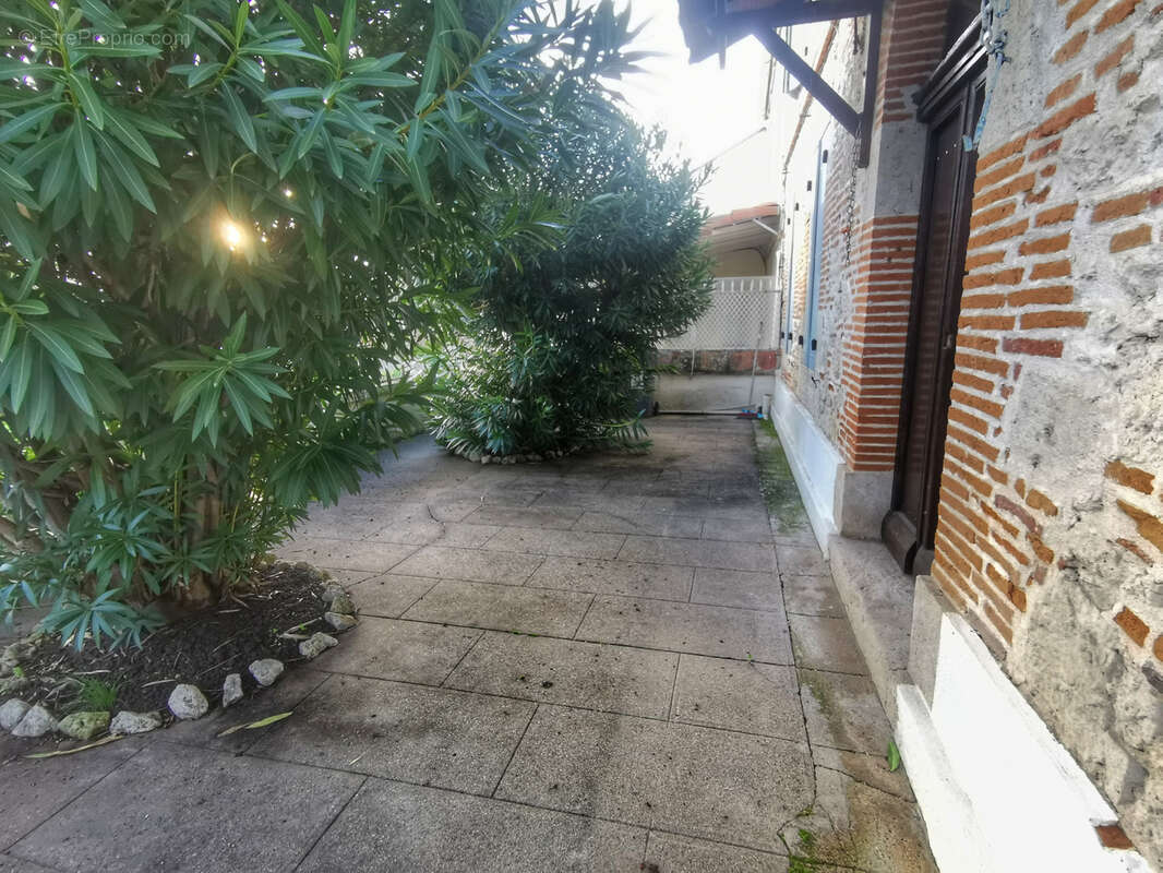 Maison à GOUDOURVILLE